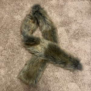 NWOT 🌟Faux fur scarf 🌟